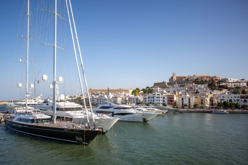 Marina Port Ibiza consolida su posición como referente del turismo náutico de lujo en Baleares